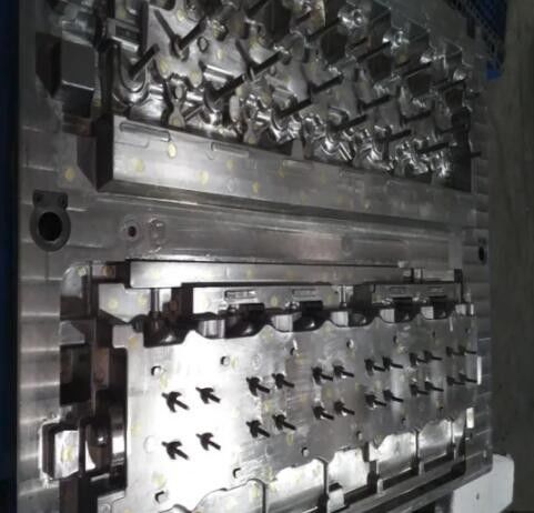 Automatic Molding Line Cylinder Head Mold  Customized Design For Automobile